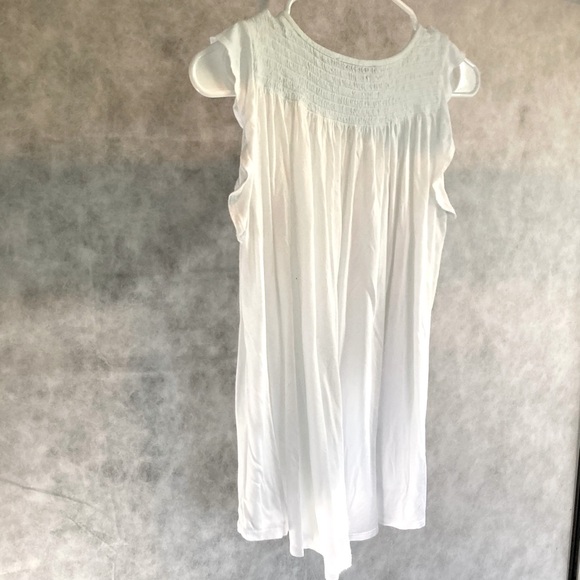 Ann Taylor LOFT Shirred Smocked Flutter Sleeve White Swing Top Womens Medium - Picture 10 of 16